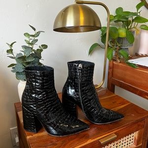Alias Mae - black, real leather booties - size 38 (size 7)